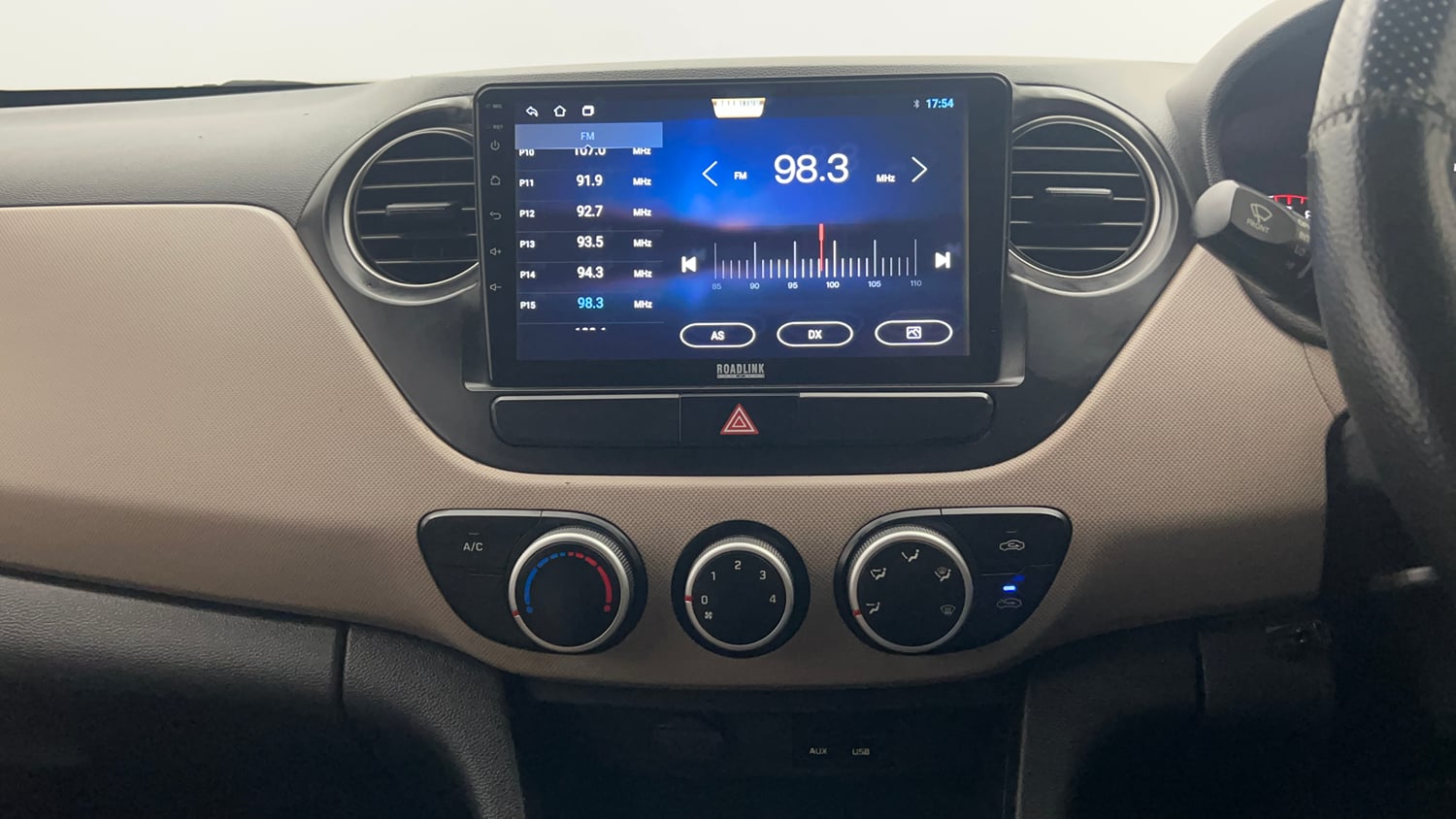 Used 2014 Hyundai Grand i10 Sportz 1.2 Kappa VTVT Petrol Manual top_features Integrated (in-dash) music system