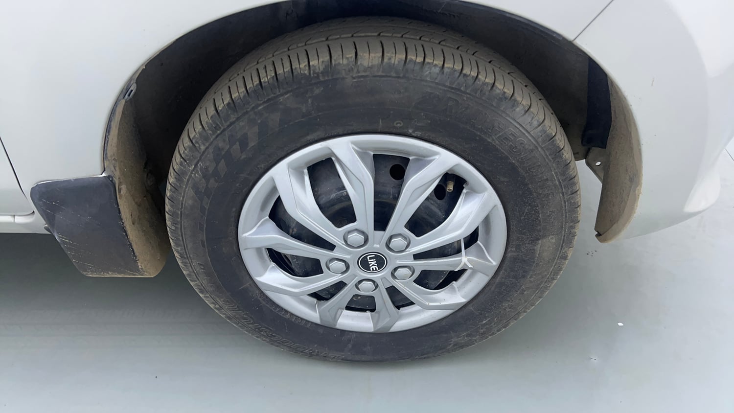 Used 2014 Maruti Suzuki Alto 800 Lxi Petrol Manual tyres RIGHT FRONT TYRE RIM VIEW