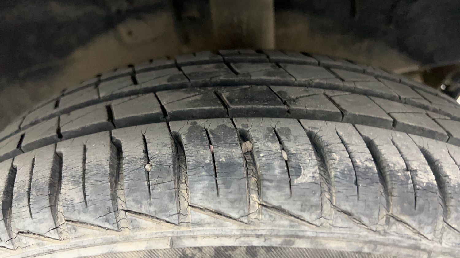 Used 2019 Renault Kwid CLIMBER 1.0 AMT Opt Petrol Automatic tyres LEFT REAR TYRE TREAD VIEW