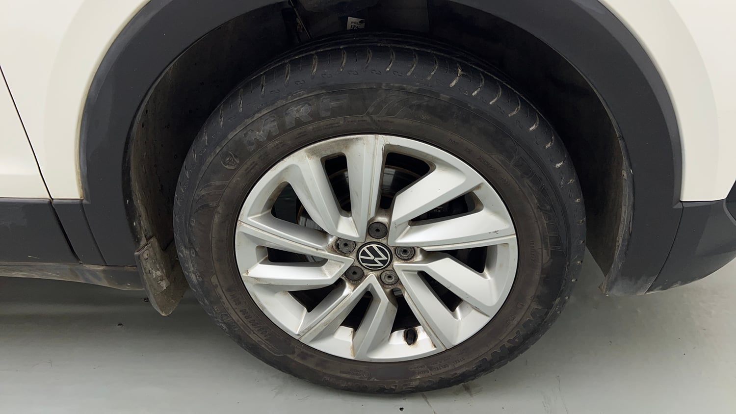 Used 2023 Volkswagen Taigun Highline 1.0 TSI MT Petrol Manual tyres RIGHT FRONT TYRE RIM VIEW