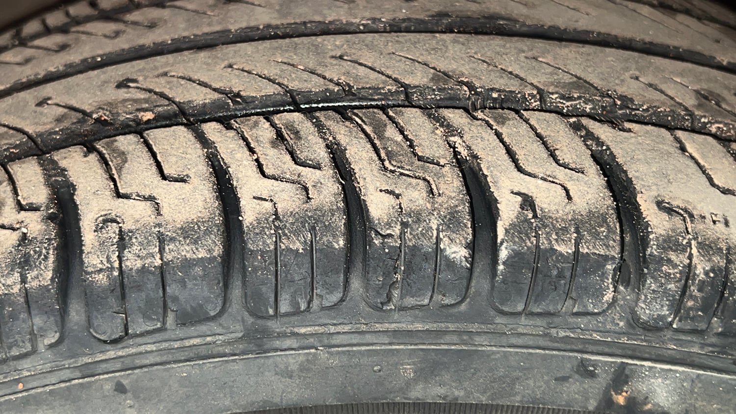 Used 2014 Hyundai Grand i10 Sportz 1.2 Kappa VTVT Petrol Manual tyres LEFT FRONT TYRE TREAD VIEW