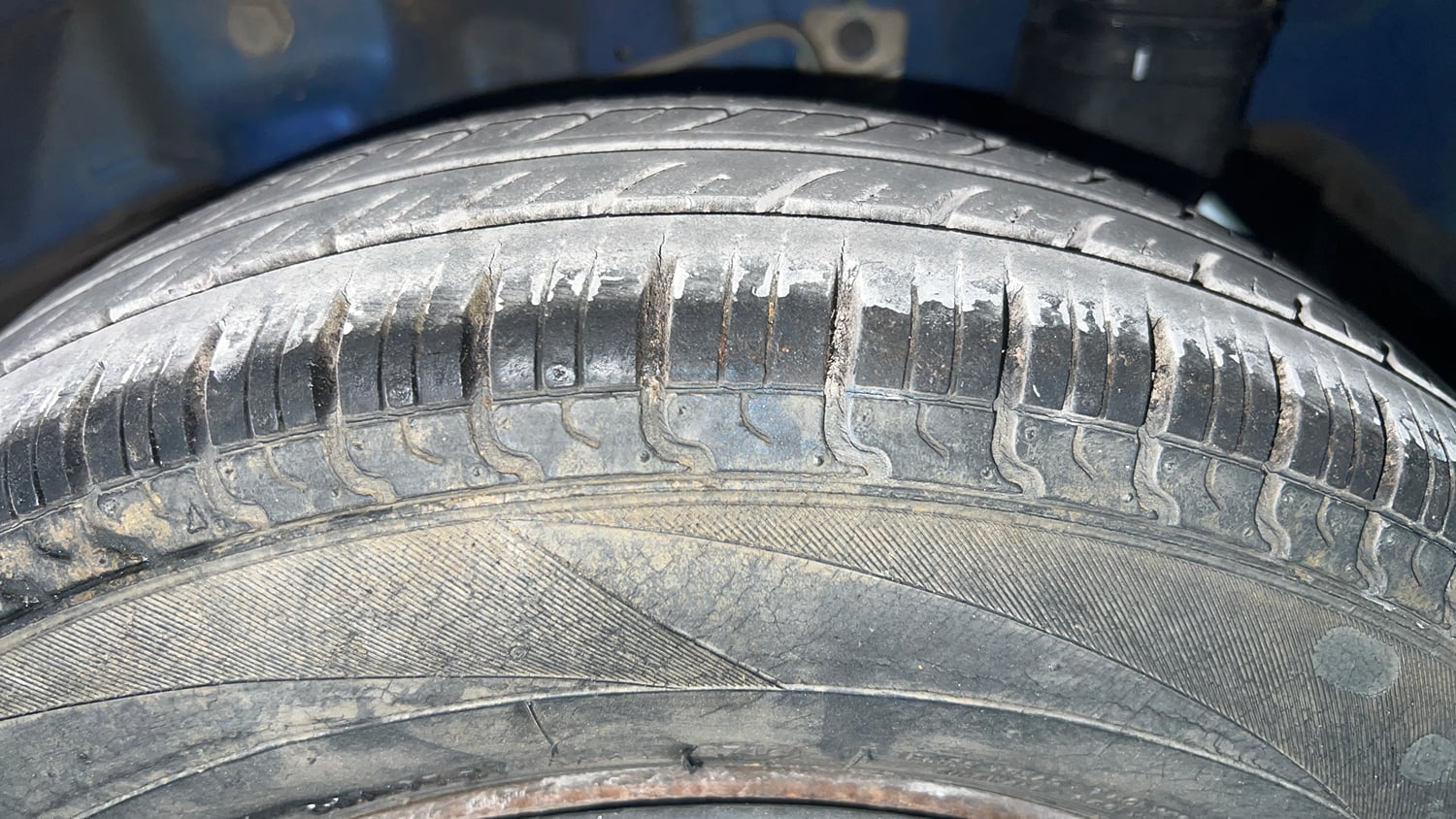 Used 2016 Hyundai Eon Era + AirBag Petrol Manual tyres LEFT REAR TYRE TREAD VIEW