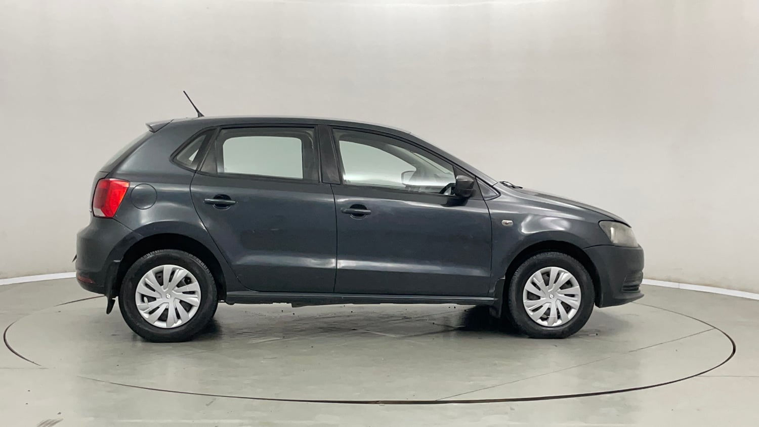 Used 2015 Volkswagen Polo Trendline 1.2L (P) Petrol Manual exterior RIGHT SIDE VIEW