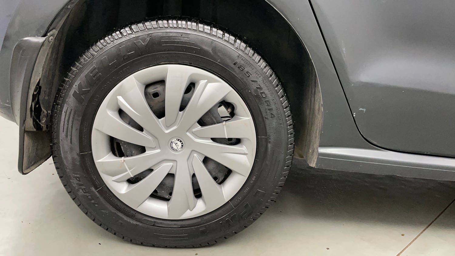 Used 2015 Volkswagen Polo Trendline 1.2L (P) Petrol Manual tyres RIGHT REAR TYRE RIM VIEW
