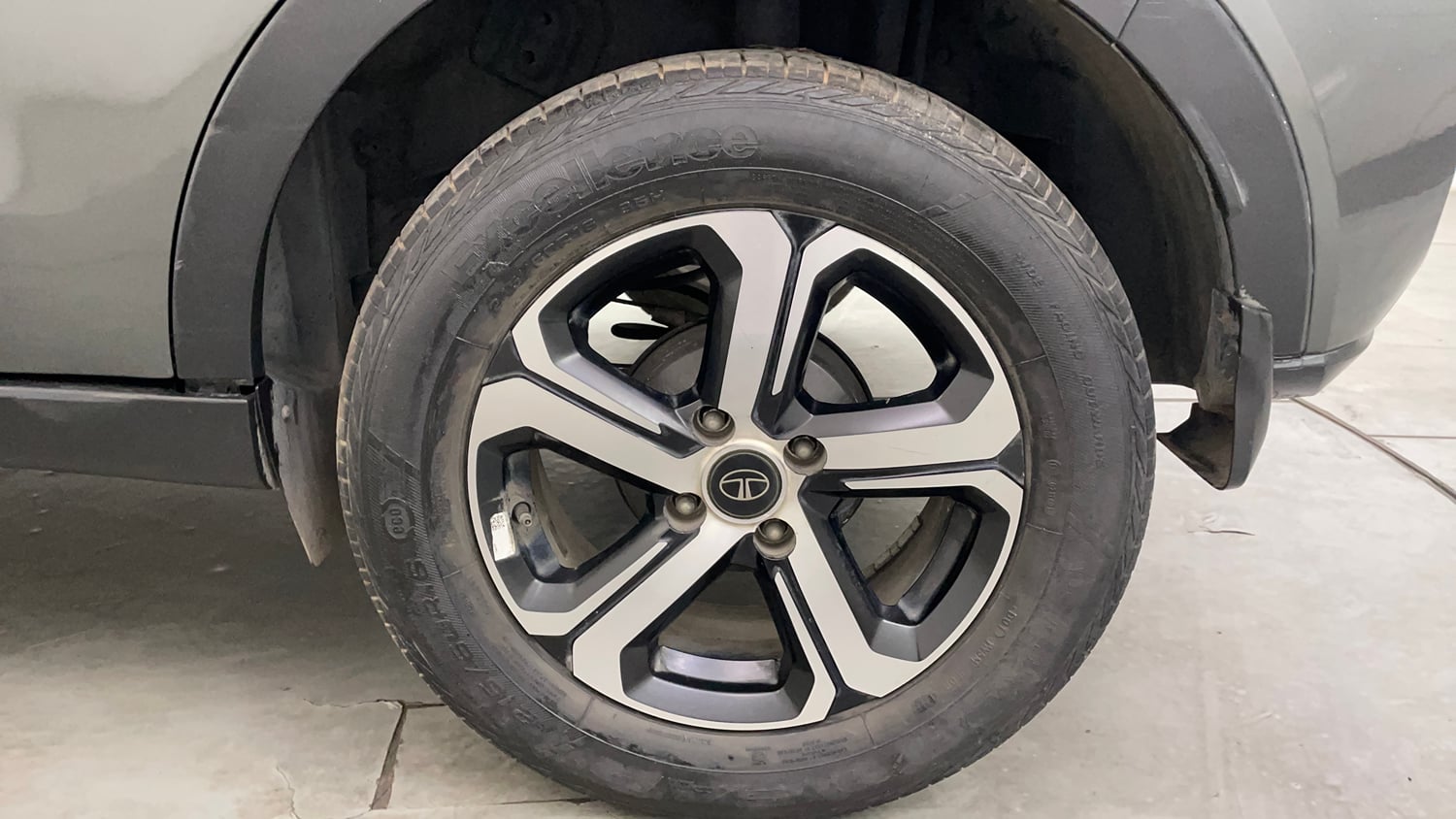 Used 2022 Tata Nexon XZA Plus (O) Petrol Automatic tyres LEFT REAR TYRE RIM VIEW