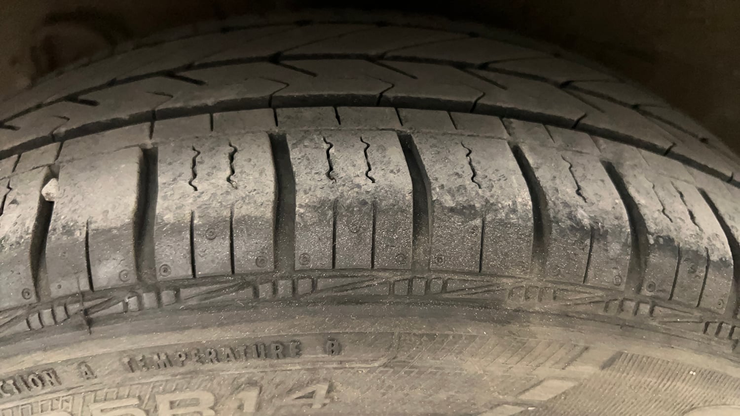 Used 2017 Hyundai Grand i10 Sportz 1.2 Kappa VTVT Petrol Manual tyres RIGHT REAR TYRE TREAD VIEW