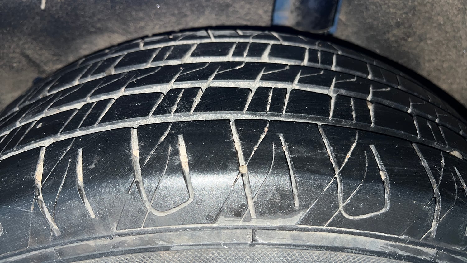 Used 2014 Ford EcoSport Titanium 1.5 Ti-VCT AT Petrol Automatic tyres LEFT REAR TYRE TREAD VIEW