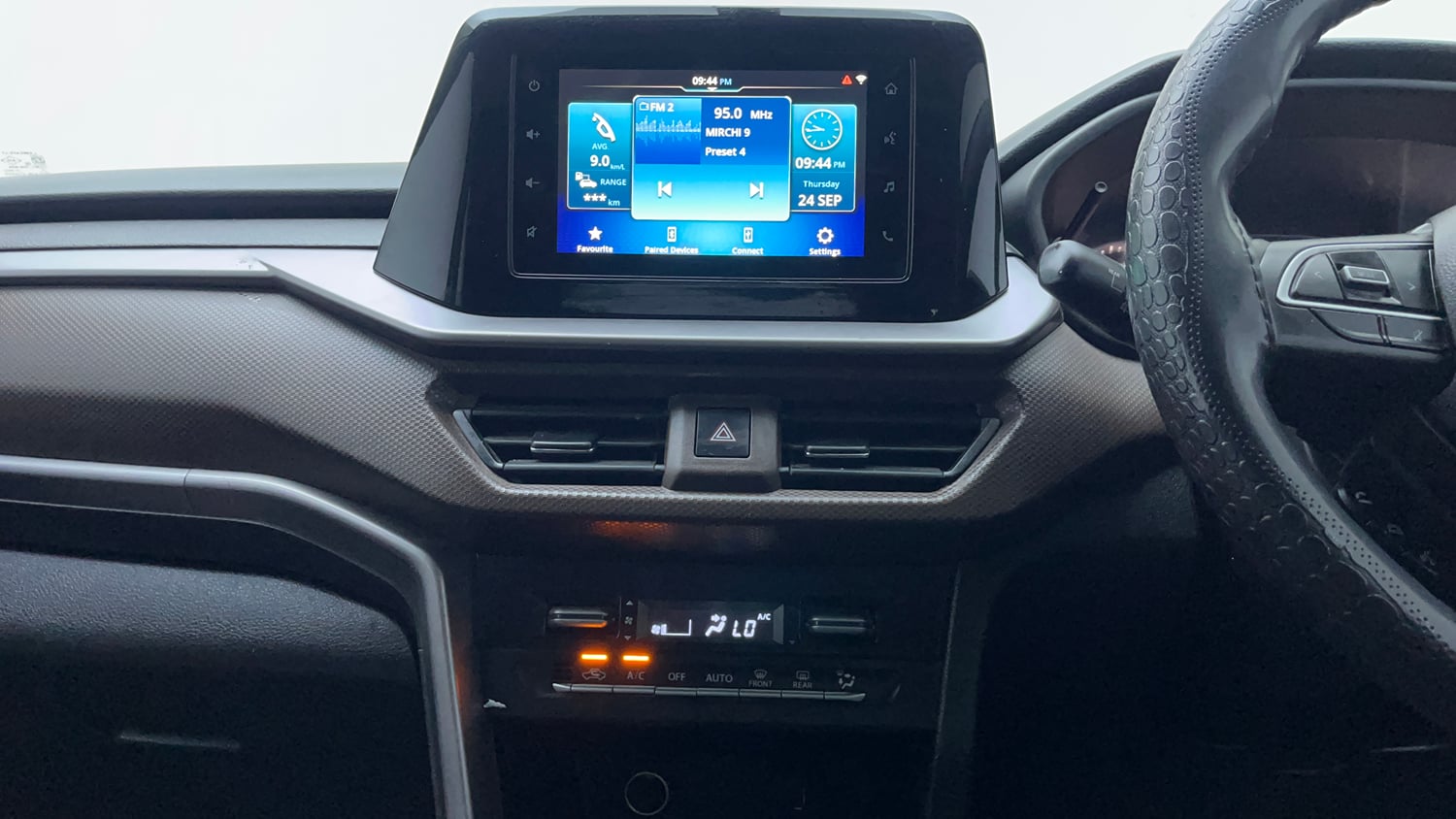 Used 2024 Maruti Suzuki Brezza ZXi Petrol Manual interior MUSIC SYSTEM & AC CONTROL VIEW