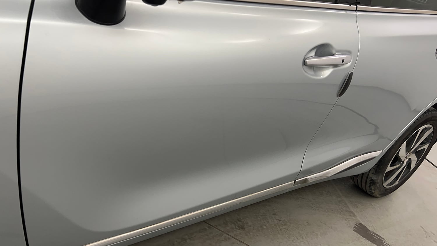 Used 2023 Toyota Glanza V AMT Petrol Automatic dents MINOR SCRATCH