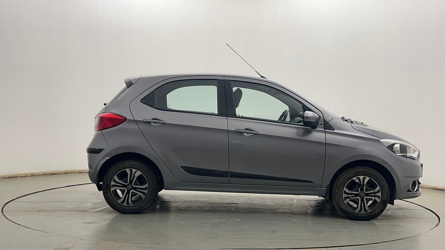Used 2019 Tata Tiago Revotron XZ Petrol Manual exterior RIGHT SIDE VIEW