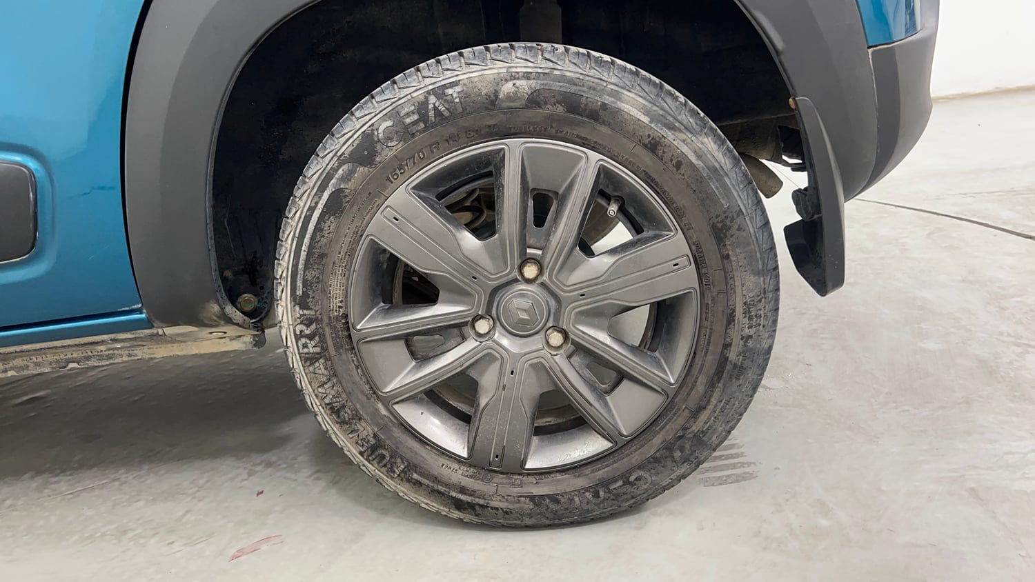 Used 2019 Renault Kwid CLIMBER 1.0 AMT Opt Petrol Automatic tyres LEFT REAR TYRE RIM VIEW