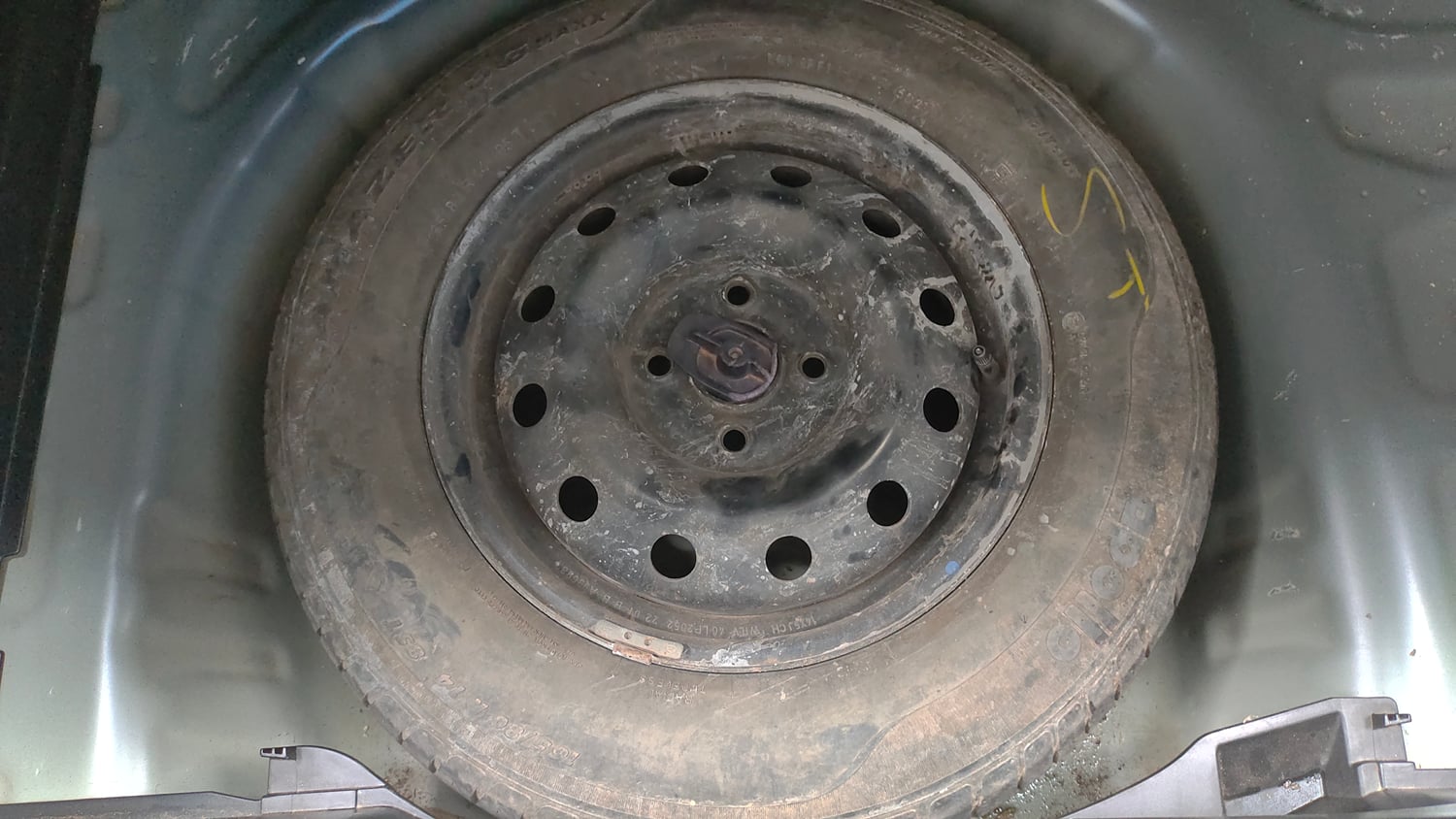 Used 2022 Maruti Suzuki Swift VXi Petrol Manual tyres SPARE TYRE VIEW