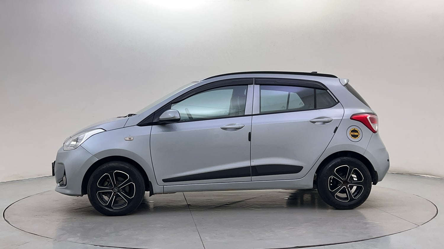 Used 2018 Hyundai Grand i10 Magna AT 1.2 Kappa VTVT Petrol Automatic exterior LEFT SIDE VIEW
