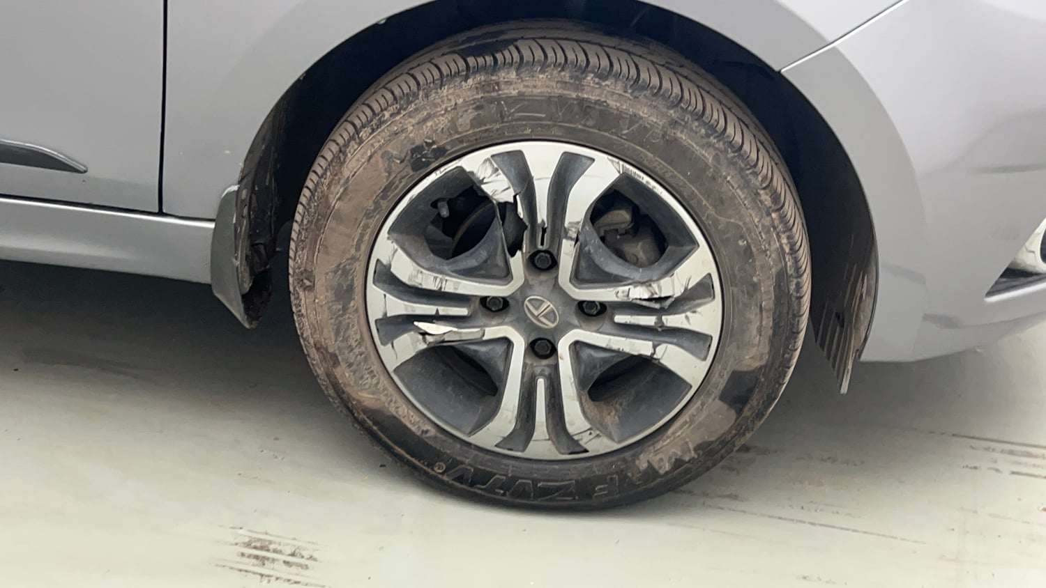 Used 2019 Tata Tiago Revotron XZ Petrol Manual tyres RIGHT FRONT TYRE RIM VIEW