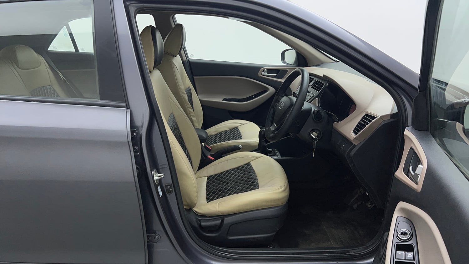 Used 2020 Hyundai Elite i20 Magna Plus 1.2 Petrol Manual interior RIGHT SIDE FRONT DOOR CABIN VIEW
