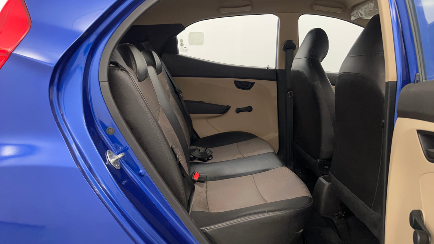 Used 2017 hyundai Eon Magna+ (O) Petrol Manual interior RIGHT SIDE REAR DOOR CABIN VIEW