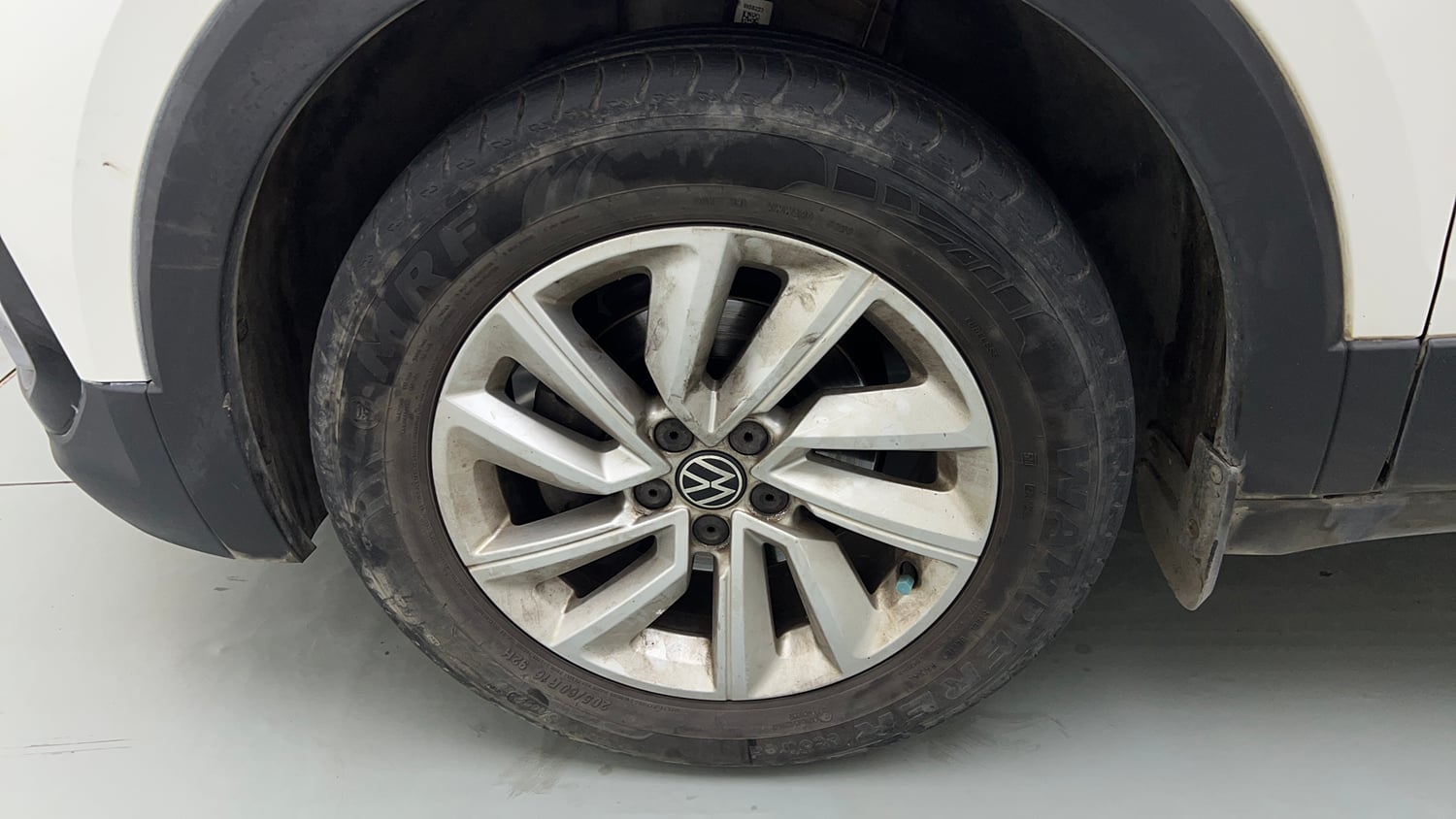 Used 2023 Volkswagen Taigun Highline 1.0 TSI MT Petrol Manual tyres LEFT FRONT TYRE RIM VIEW