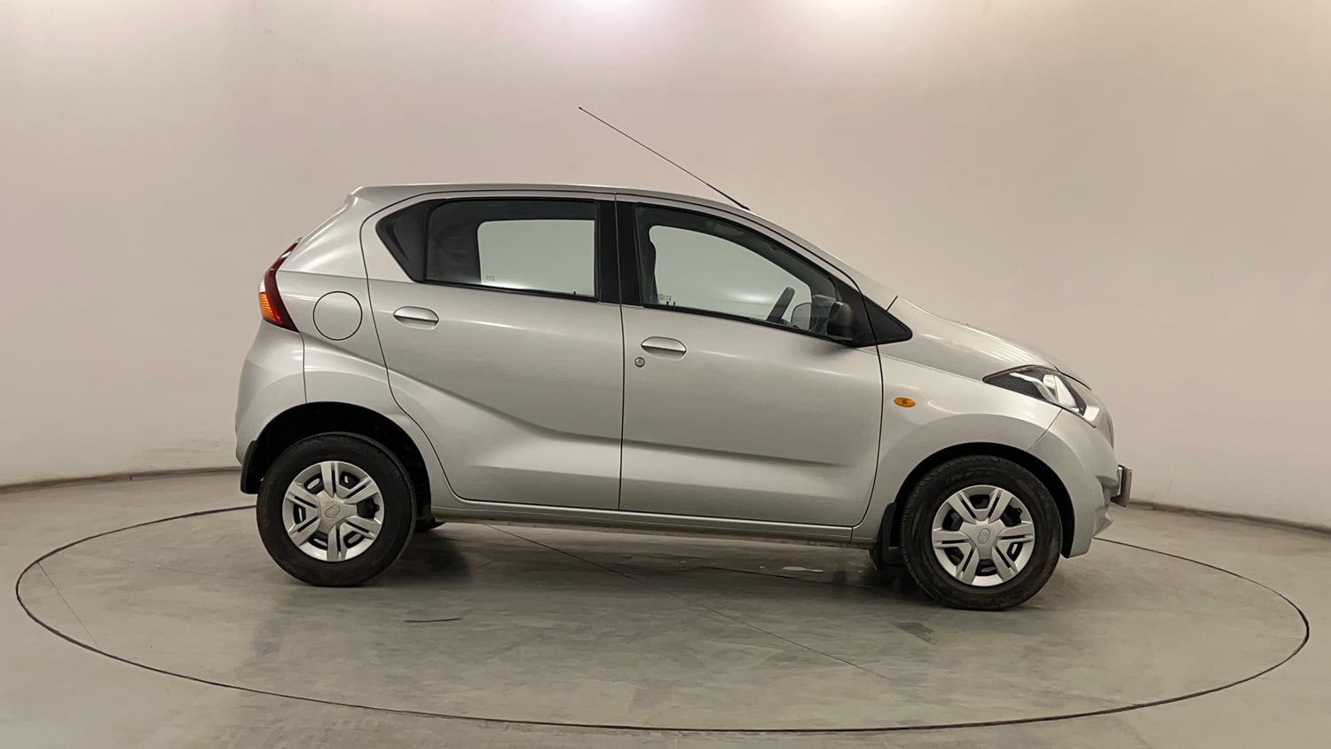 Used 2019 Datsun Redi-GO S 1.0 Petrol Manual exterior RIGHT SIDE VIEW