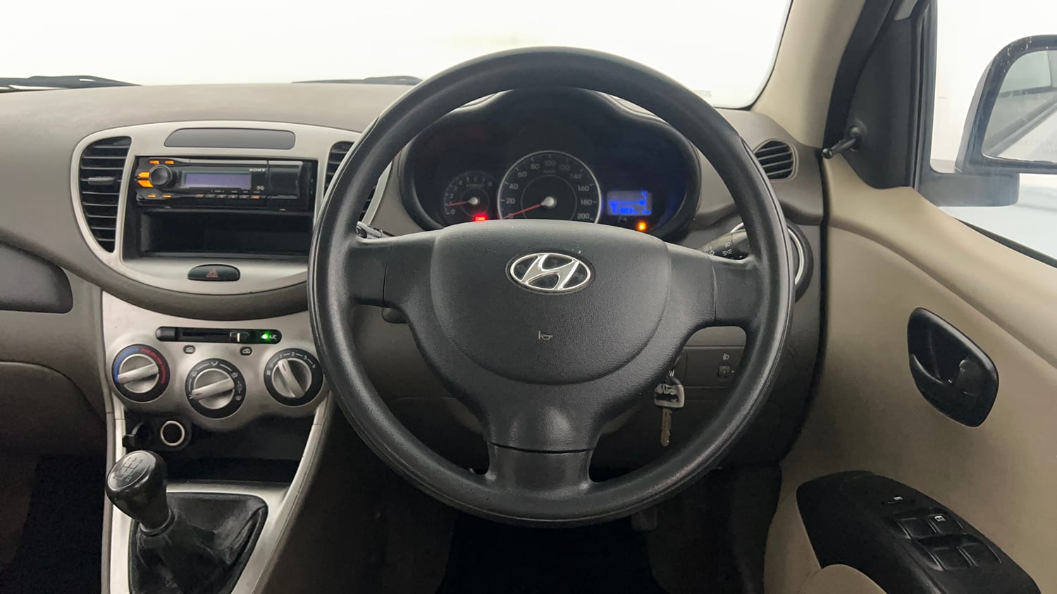 Used 2014 Hyundai i10 Magna 1.1 iRDE2 Petrol Manual interior STEERING VIEW