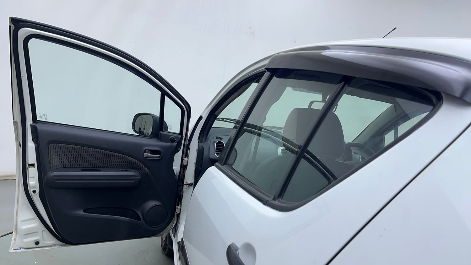 Used 2013 Maruti Suzuki Ritz Vxi BS-IV Petrol Manual interior LEFT FRONT DOOR OPEN VIEW