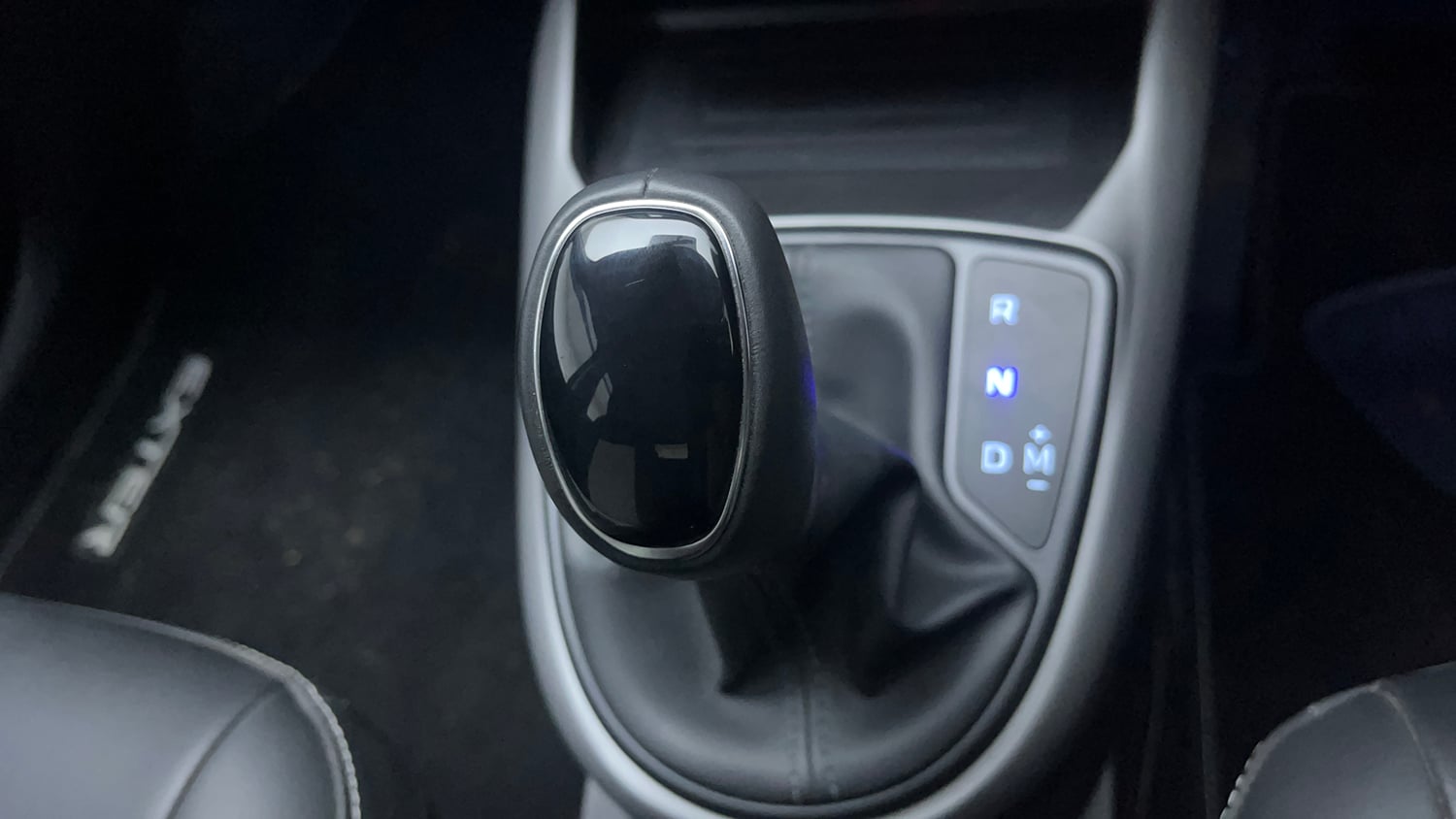 Used 2024 Hyundai Exter SX (O) 1.2 AMT Petrol Automatic interior GEAR  KNOB VIEW