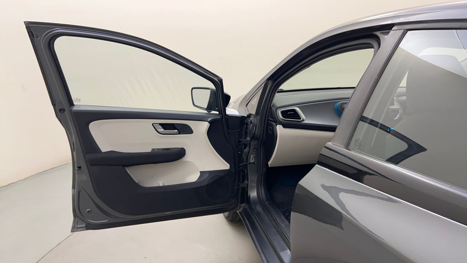 Used 2021 Tata Altroz XZ Petrol Petrol Manual interior LEFT FRONT DOOR OPEN VIEW
