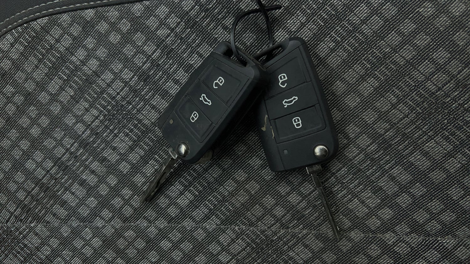 Used 2023 Volkswagen Taigun Highline 1.0 TSI MT Petrol Manual extra CAR KEY VIEW