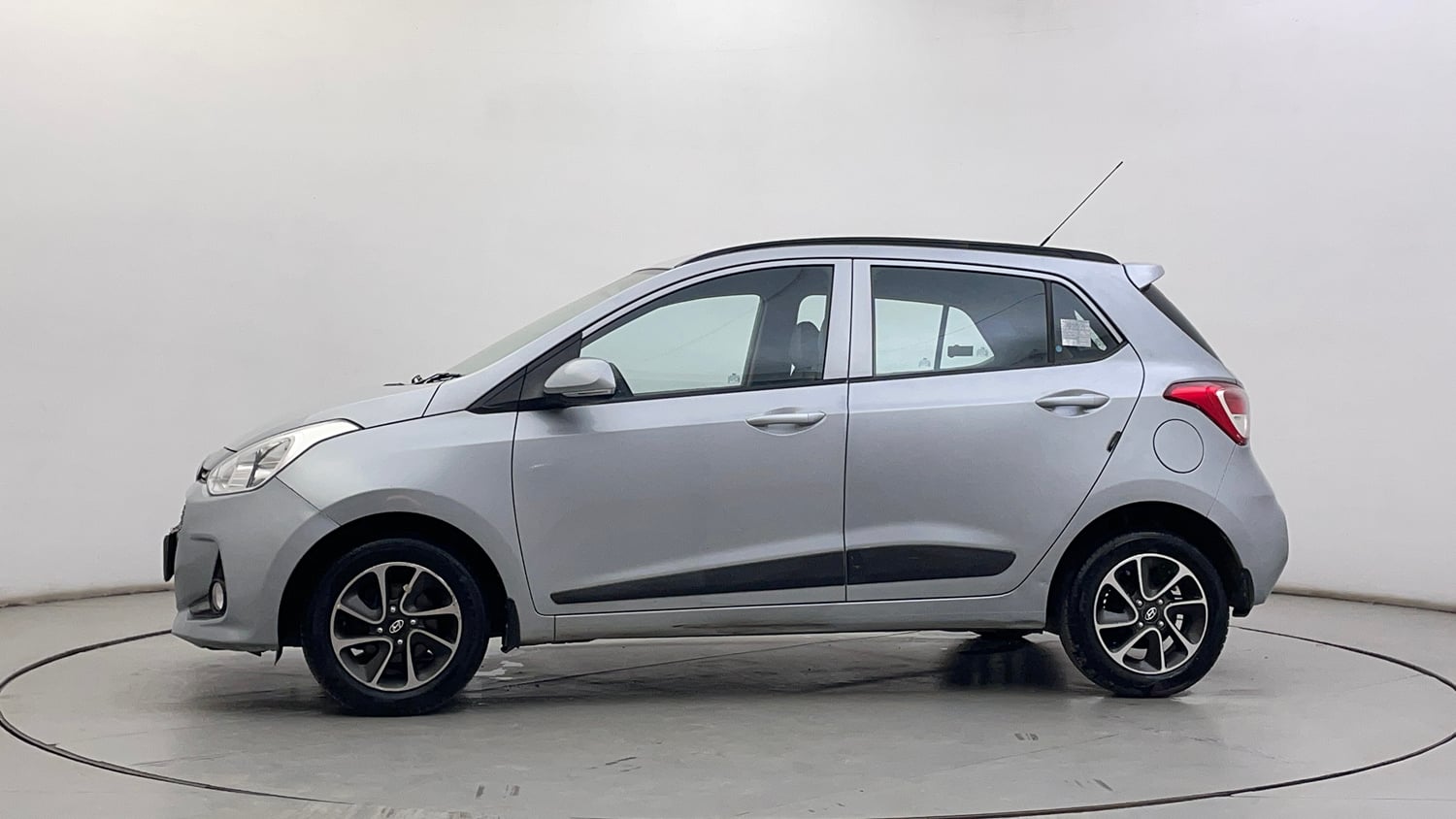 Used 2019 Hyundai Grand i10 Sportz AT 1.2 Kappa VTVT Petrol Automatic exterior LEFT SIDE VIEW