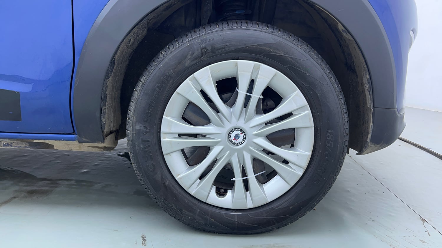 Used 2022 Renault Triber RXZ Petrol Manual tyres RIGHT FRONT TYRE RIM VIEW