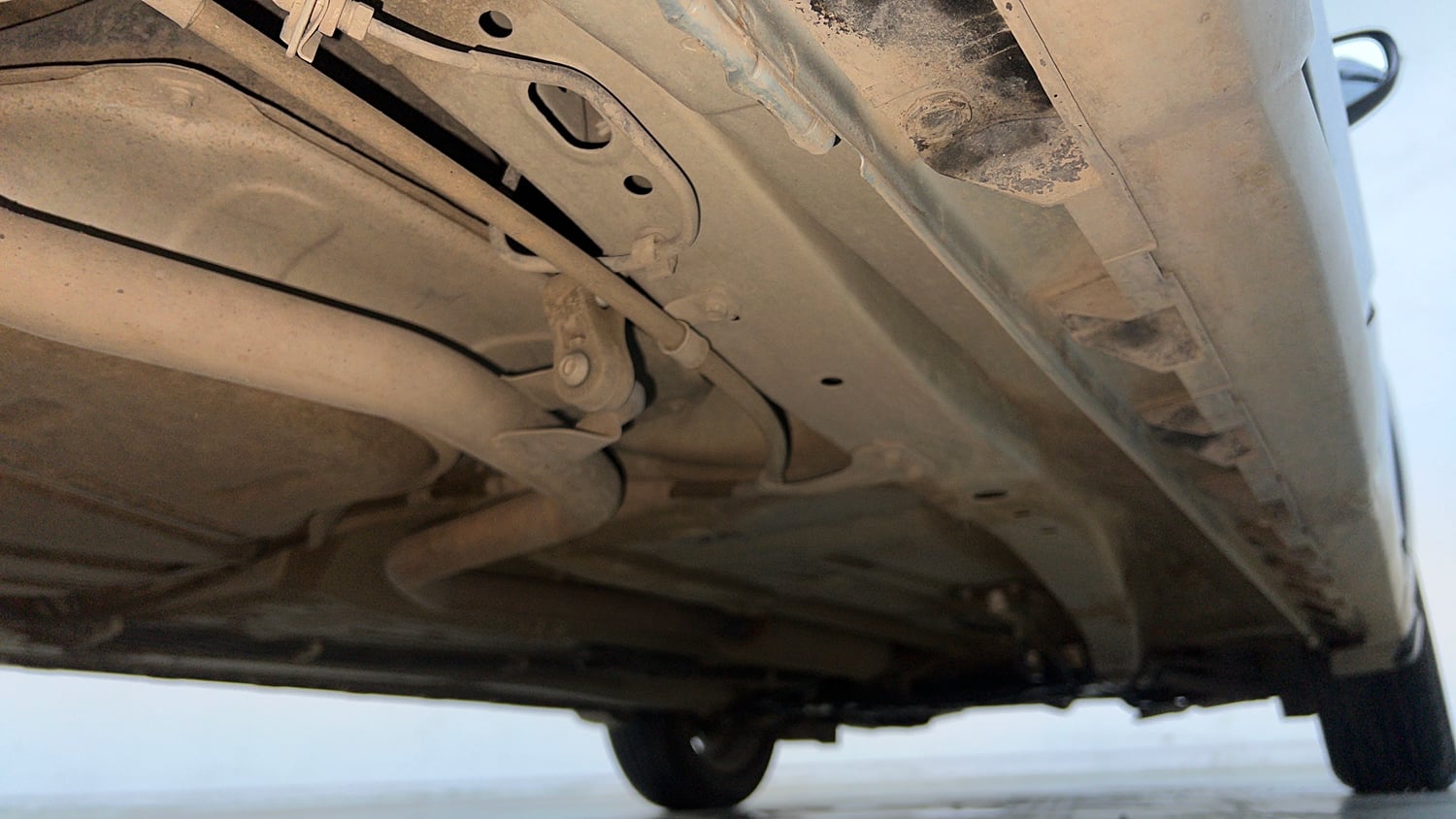 Used 2023 Maruti Suzuki XL6 Zeta AT Petrol Petrol Automatic extra REAR RIGHT UNDERBODY VIEW