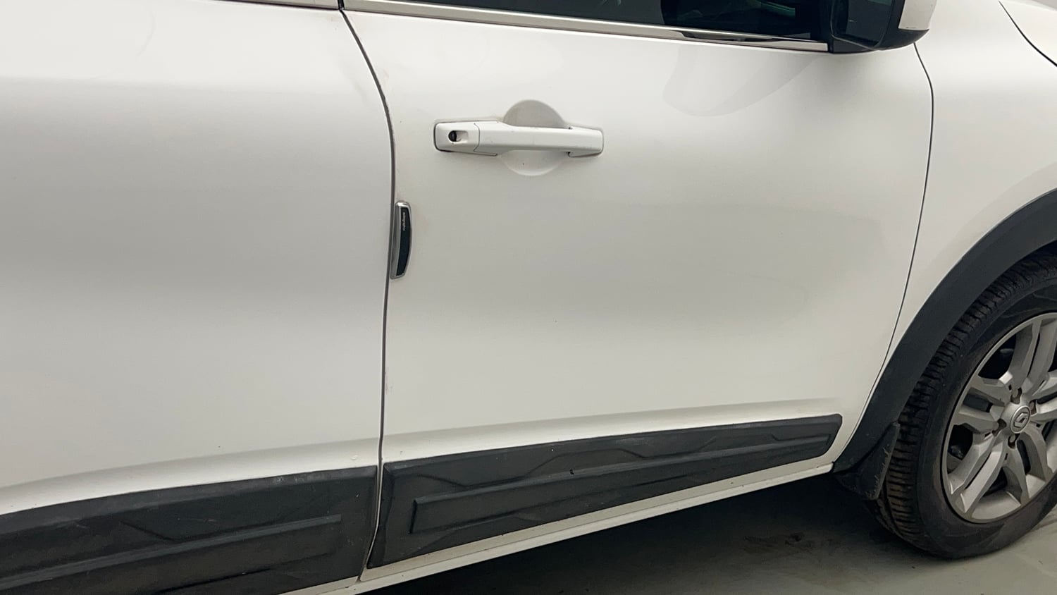 Used 2021 Renault Triber RXZ Petrol Manual dents MINOR DENT