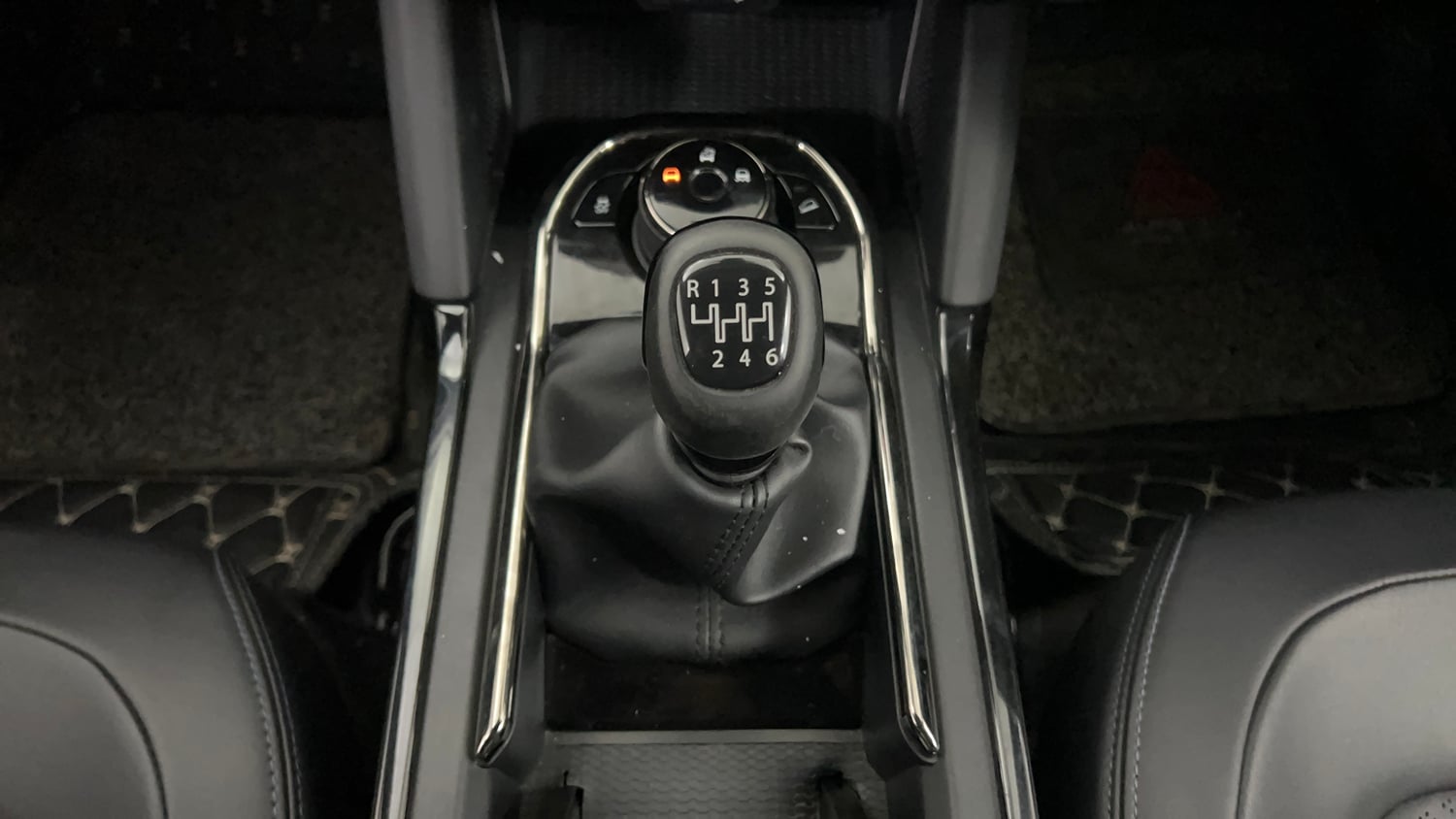Used 2022 Tata Harrier XZ Plus Dark Edition Diesel Manual interior GEAR  KNOB VIEW