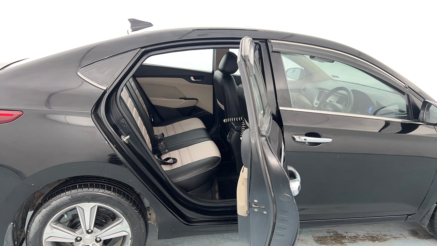 Used 2019 Hyundai Verna SX Plus 1.6 VTVT AT Petrol Automatic interior RIGHT SIDE REAR DOOR CABIN VIEW