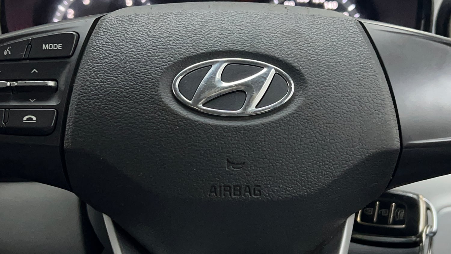 Used 2022 Hyundai Grand i10 Nios Sportz 1.2 Kappa VTVT CNG Cng Manual top_features Airbags