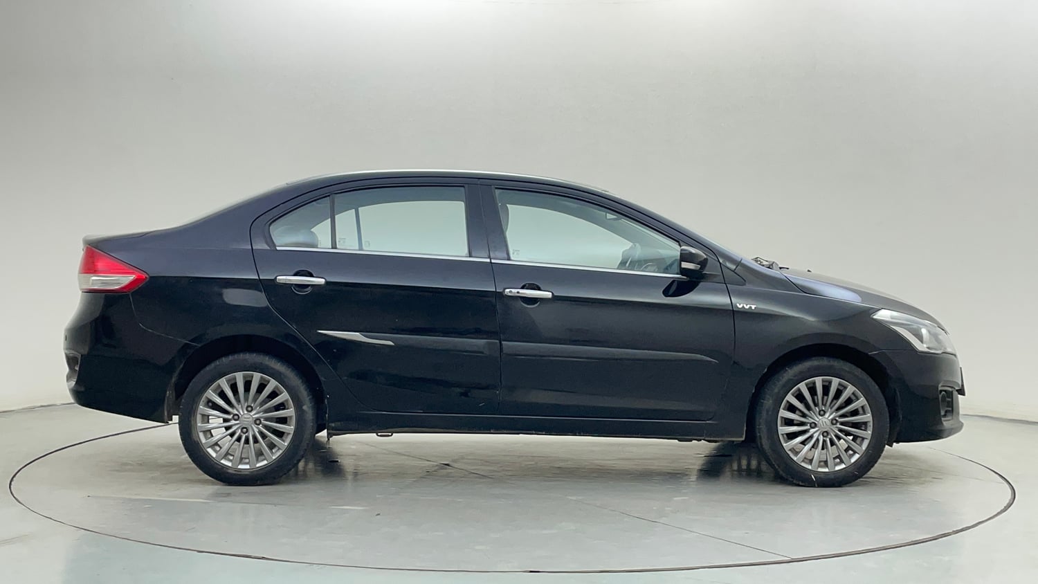 Used 2016 Maruti Suzuki Ciaz ZXi Petrol Manual exterior RIGHT SIDE VIEW