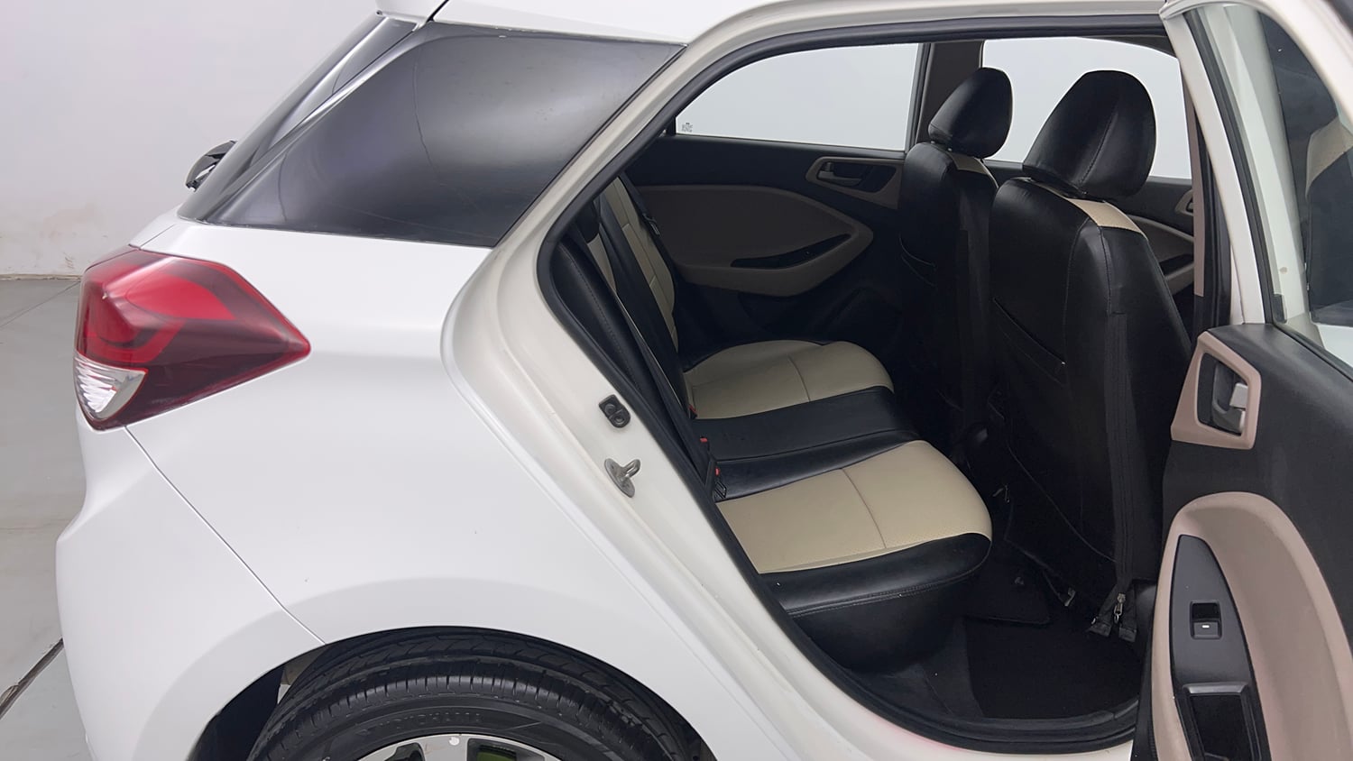 Used 2018 Hyundai Elite i20 Asta 1.4 CRDI (O) Diesel Manual interior RIGHT SIDE REAR DOOR CABIN VIEW