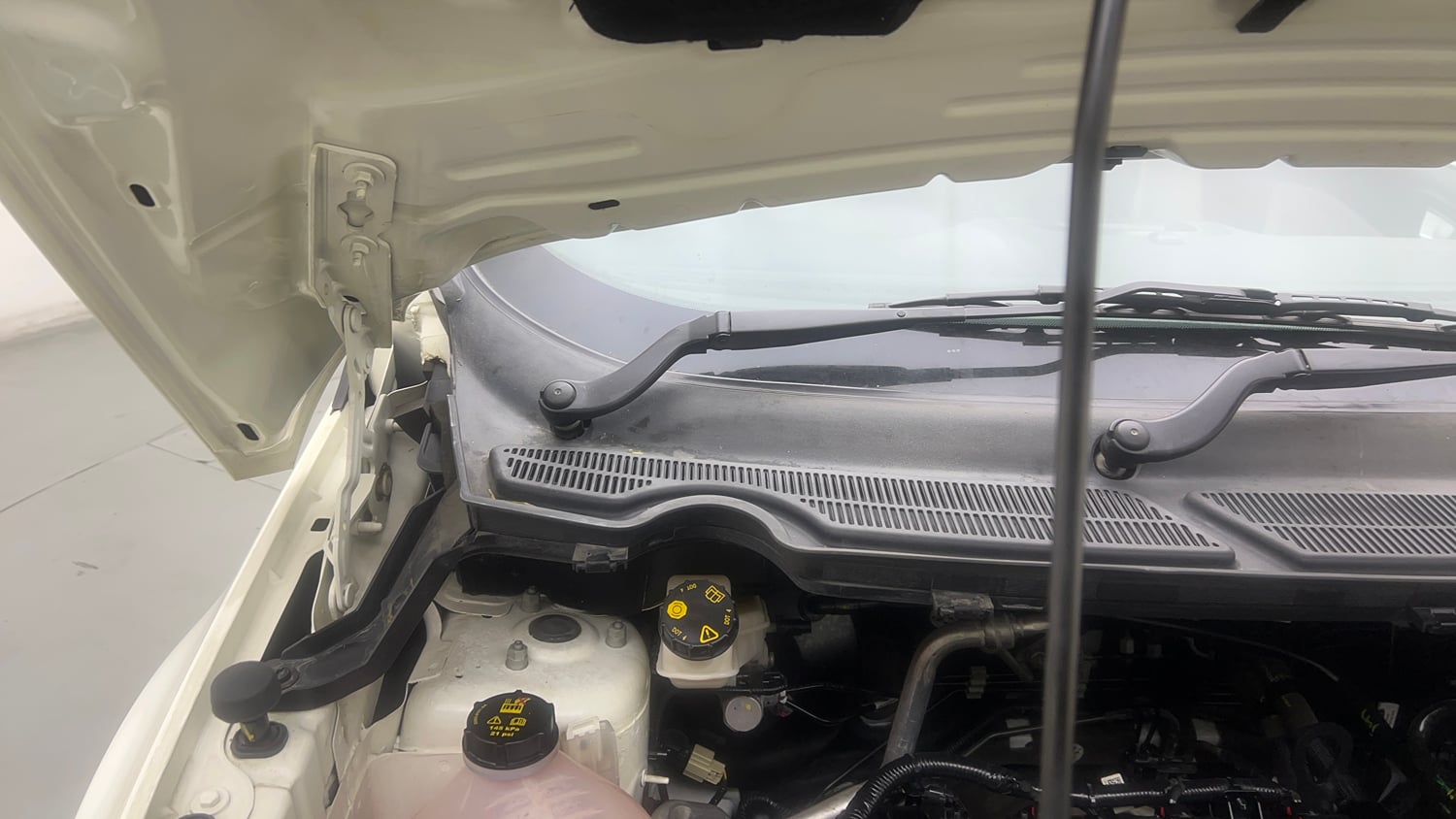 Used 2021 Ford EcoSport Titanium Plus 1.5L Ti-VCT AT Petrol Automatic engine ENGINE RIGHT SIDE HINGE & APRON VIEW
