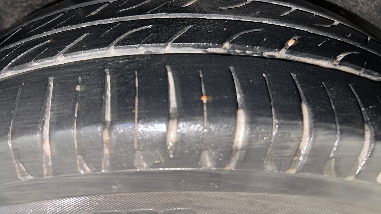 Used 2013 Volkswagen Polo Comfortline 1.2L (P) Petrol Manual tyres RIGHT REAR TYRE TREAD VIEW