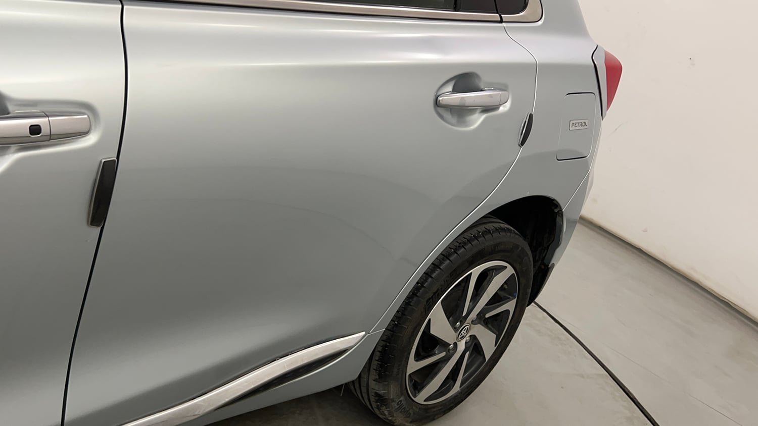 Used 2023 Toyota Glanza V AMT Petrol Automatic dents MINOR SCRATCH