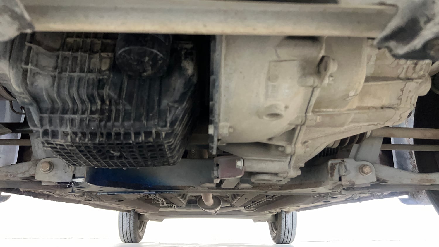 Used 2020 Renault Kwid 1.0 RXT AMT Opt Petrol Automatic extra FRONT LEFT UNDERBODY VIEW