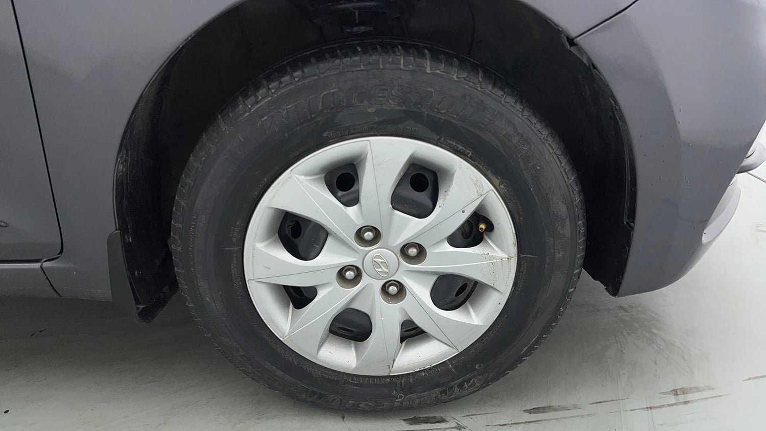 Used 2020 Hyundai Elite i20 Magna Plus 1.2 Petrol Manual tyres RIGHT FRONT TYRE RIM VIEW