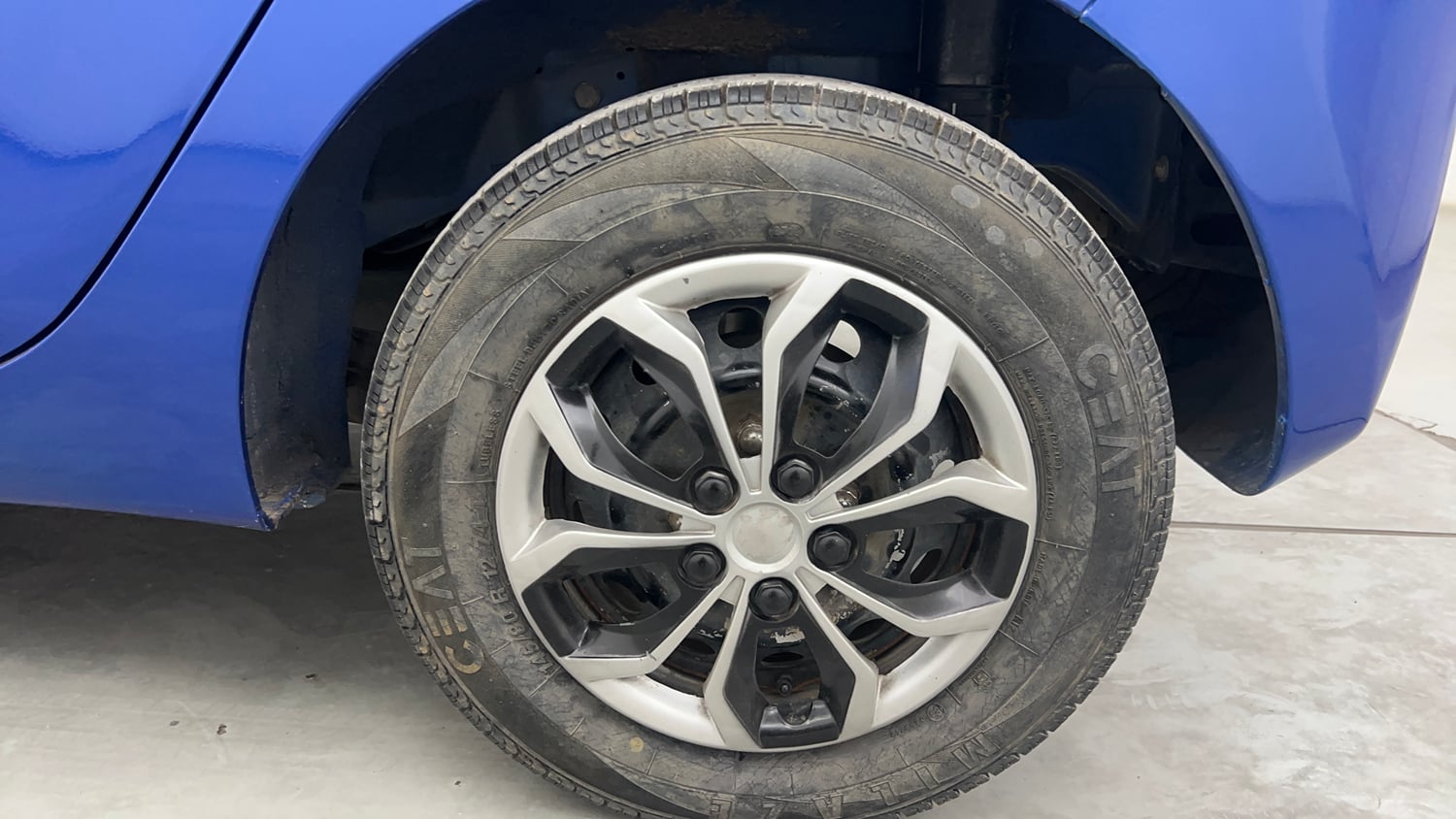 Used 2016 Hyundai Eon Era + AirBag Petrol Manual tyres LEFT REAR TYRE RIM VIEW