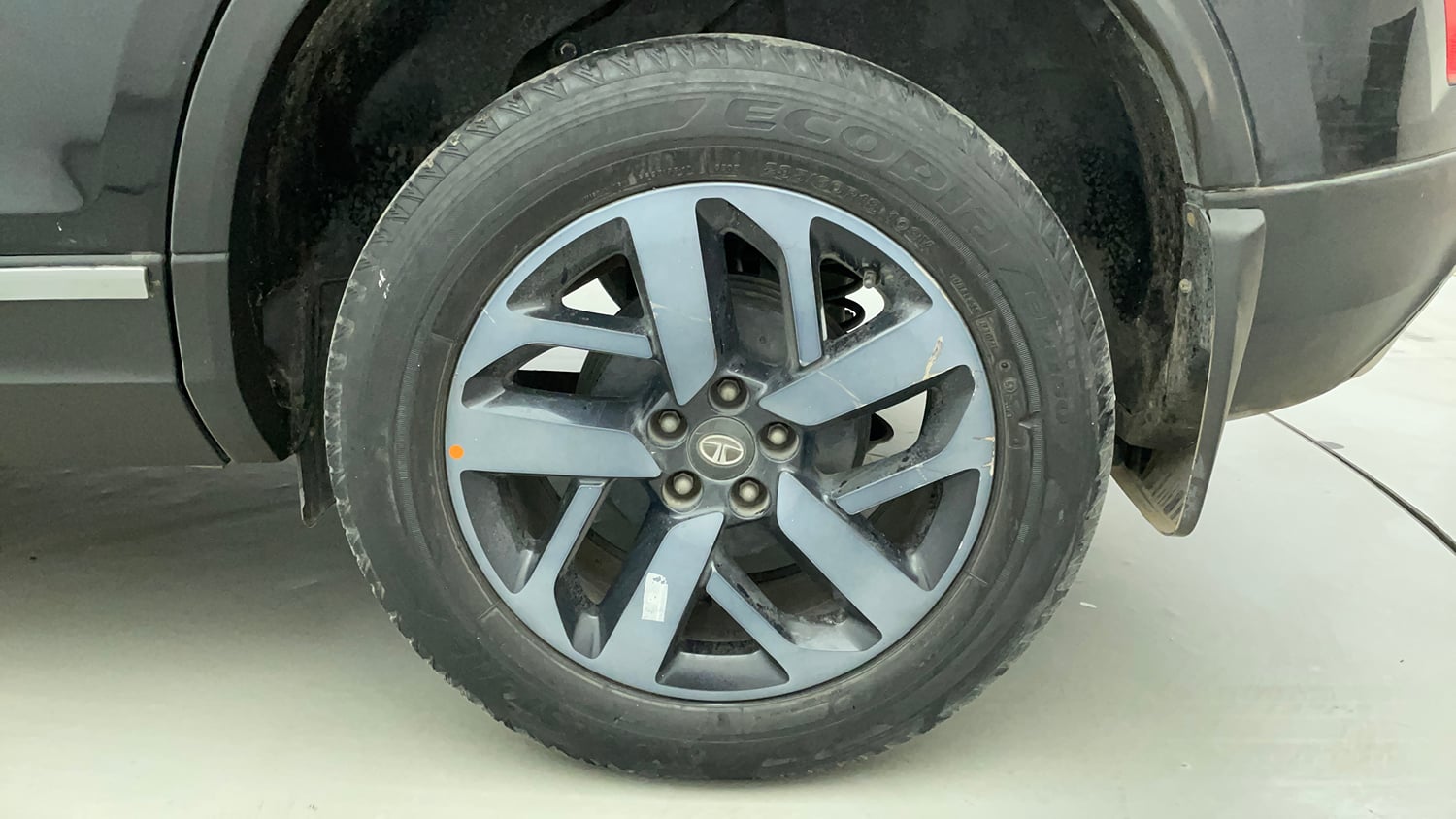 Used 2022 Tata Harrier XZA Plus Dark Edition Diesel Automatic tyres LEFT REAR TYRE RIM VIEW