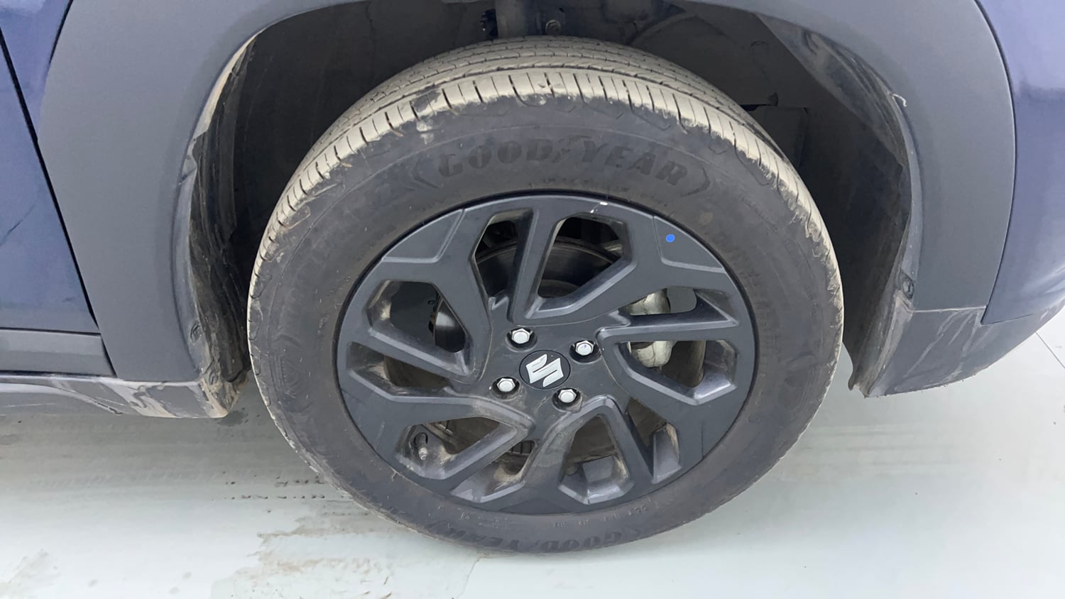 Used 2024 Maruti Suzuki Fronx Delta Plus 1.2L AGS Petrol Automatic tyres RIGHT FRONT TYRE RIM VIEW