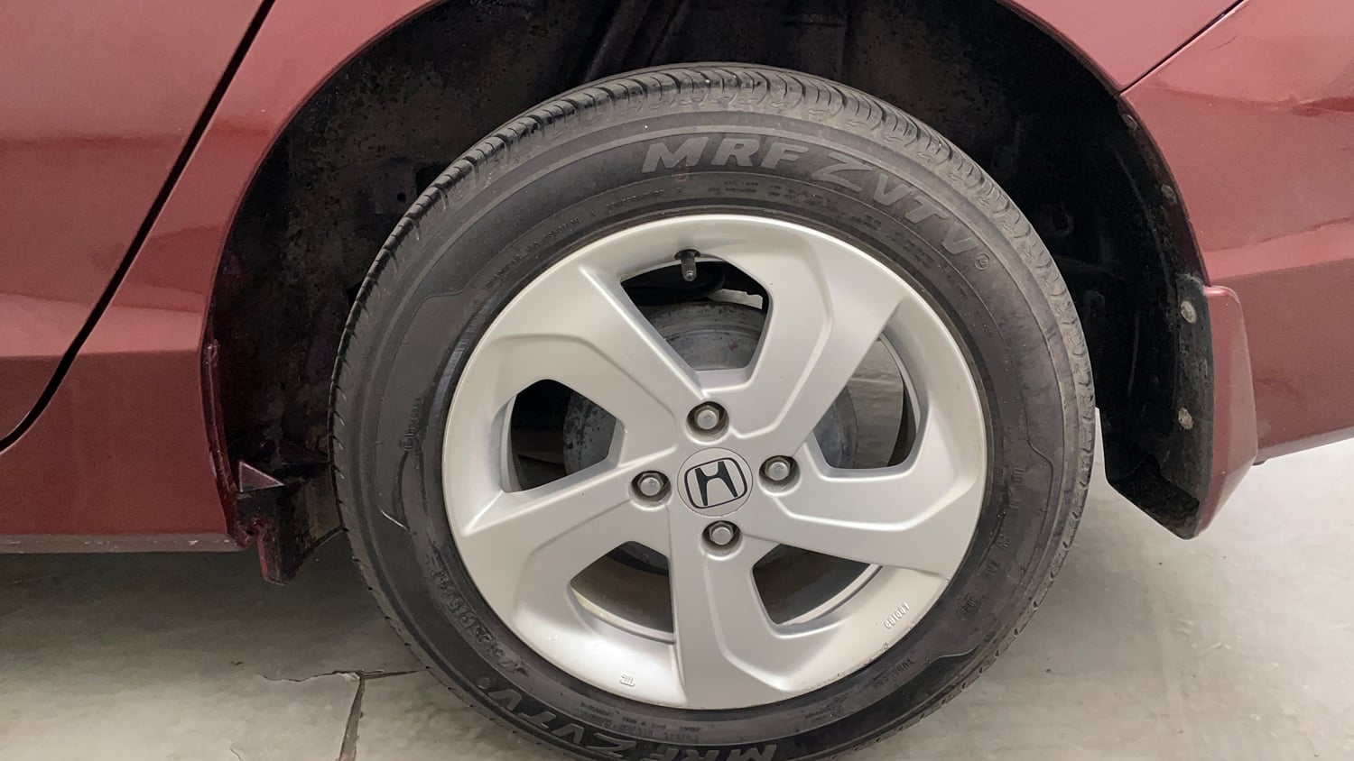 Used 2016 Honda City VX (O) MT Petrol Manual tyres LEFT REAR TYRE RIM VIEW