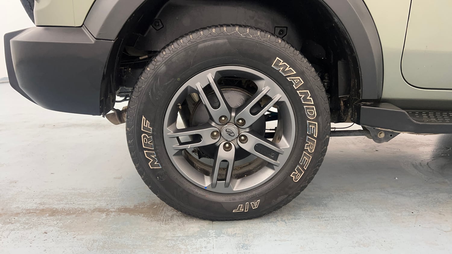 Used 2022 mahindra Thar LX Hard Top Diesel AT 4WD Diesel Automatic tyres RIGHT REAR TYRE RIM VIEW