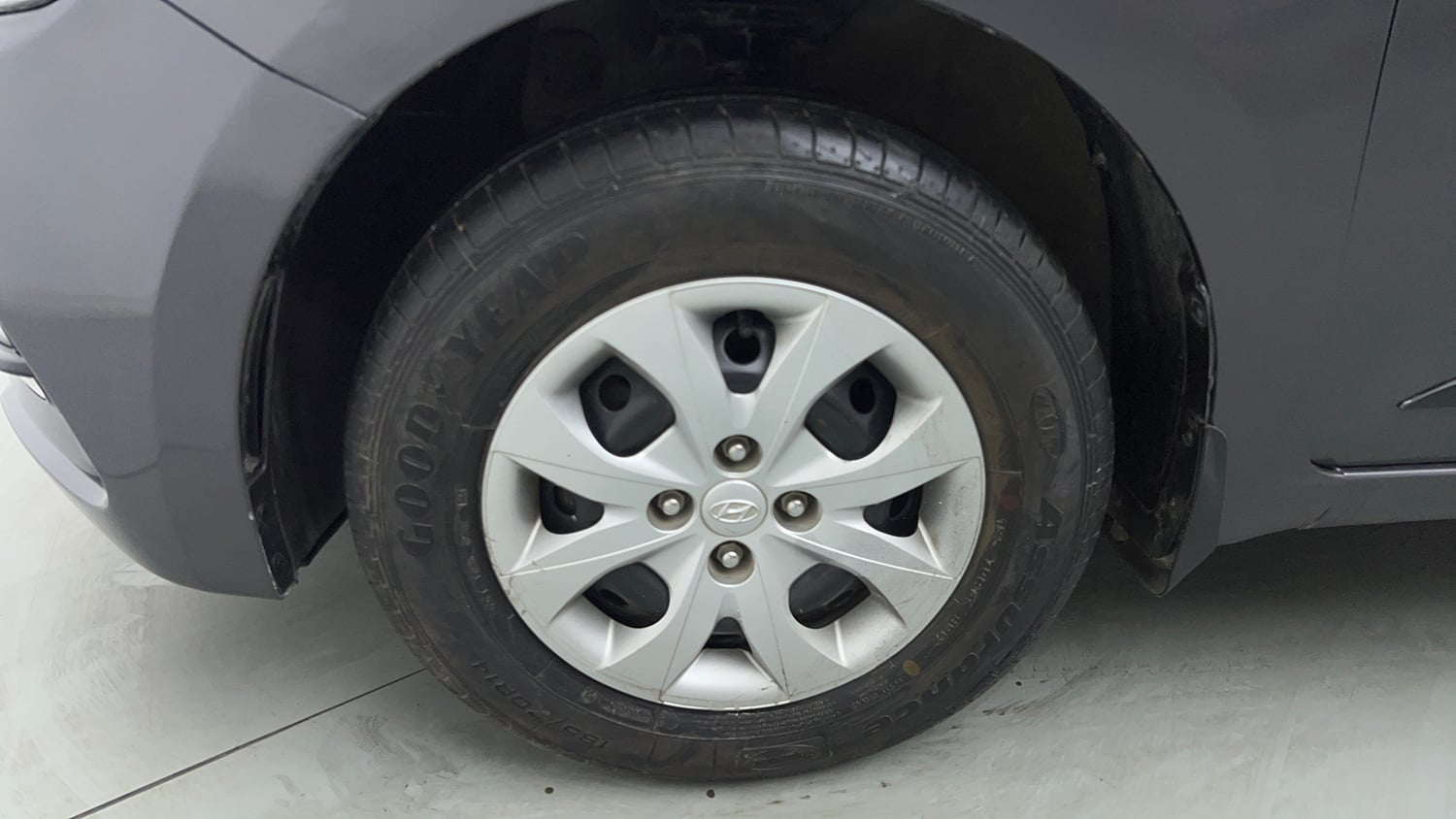 Used 2020 Hyundai Elite i20 Magna Plus 1.2 Petrol Manual tyres LEFT FRONT TYRE RIM VIEW