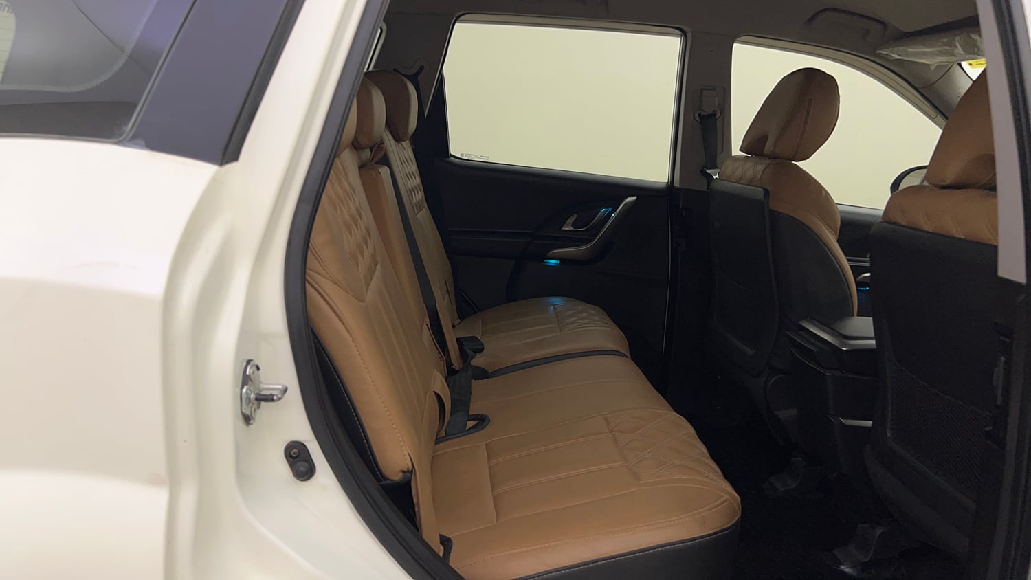 Used 2019 Mahindra XUV500 W7 Diesel Manual interior RIGHT SIDE REAR DOOR CABIN VIEW