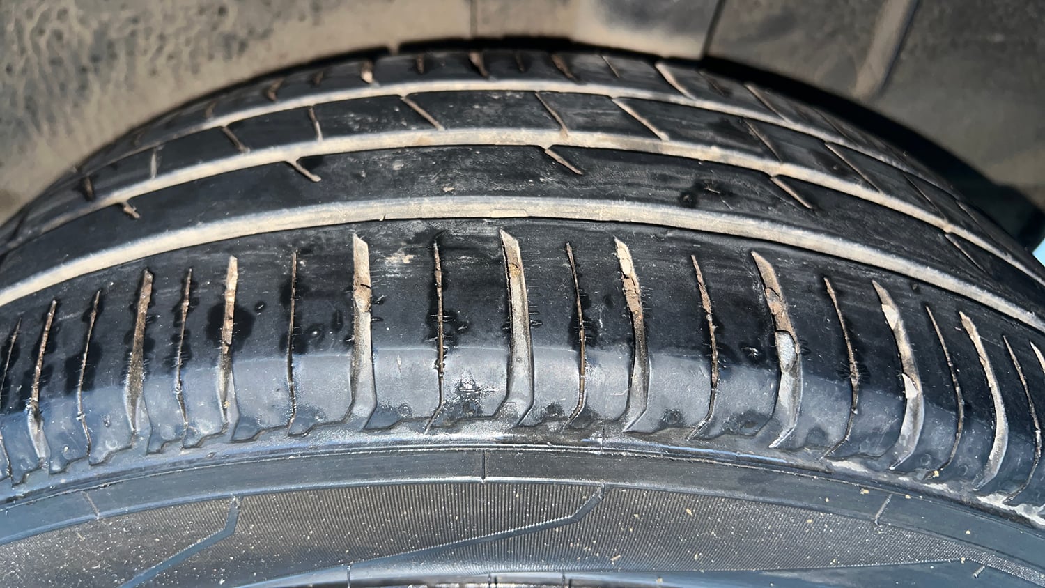 Used 2022 Renault Triber RXZ Petrol Manual tyres LEFT REAR TYRE TREAD VIEW