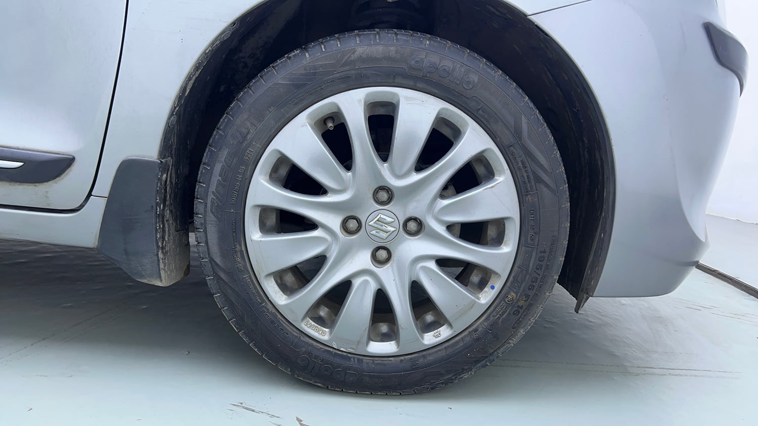 Used 2017 Maruti Suzuki Baleno Zeta 1.2 AT Petrol Automatic tyres RIGHT FRONT TYRE RIM VIEW